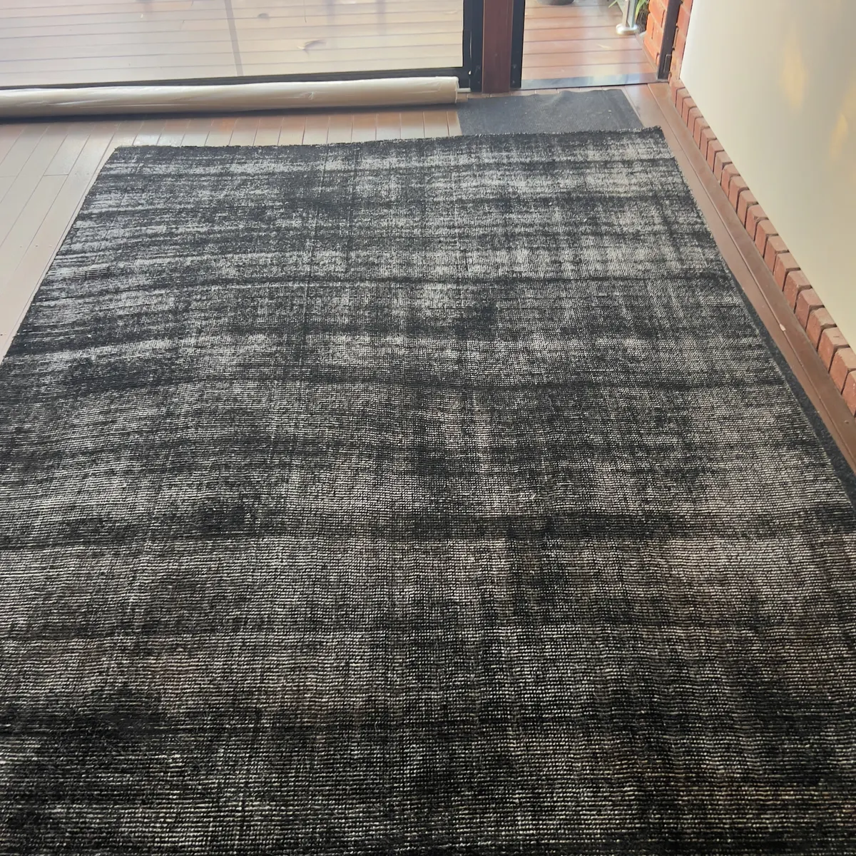 A charcoal rug on a real rug cleaning job in Melbourne's west